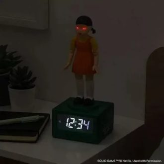 Squid Game Young‑Hee digitális ébresztőóra